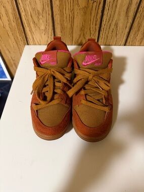 Nike Low Dunk sneakers women’s 7.5